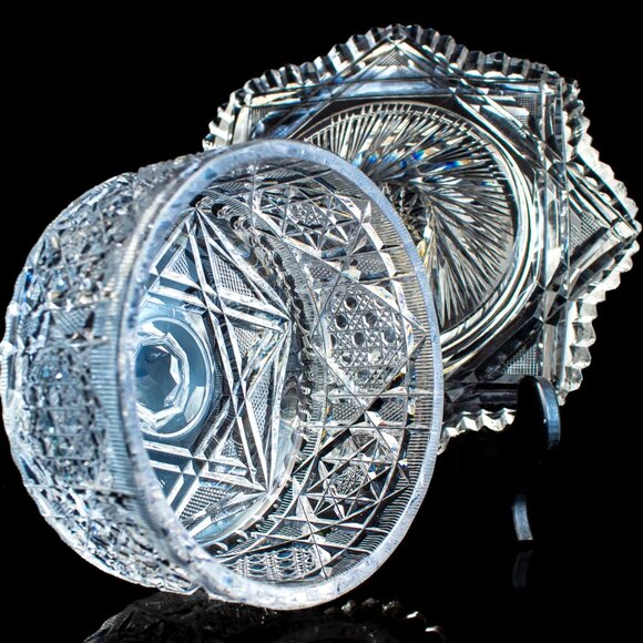 Vintage Crystal Butter Dish With Lid & Intricate Starburst Pattern - Picture 6 of 10